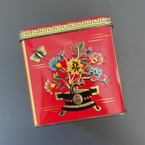Vintage Square Red Asian Tin Made in England - Picture 4 of 12